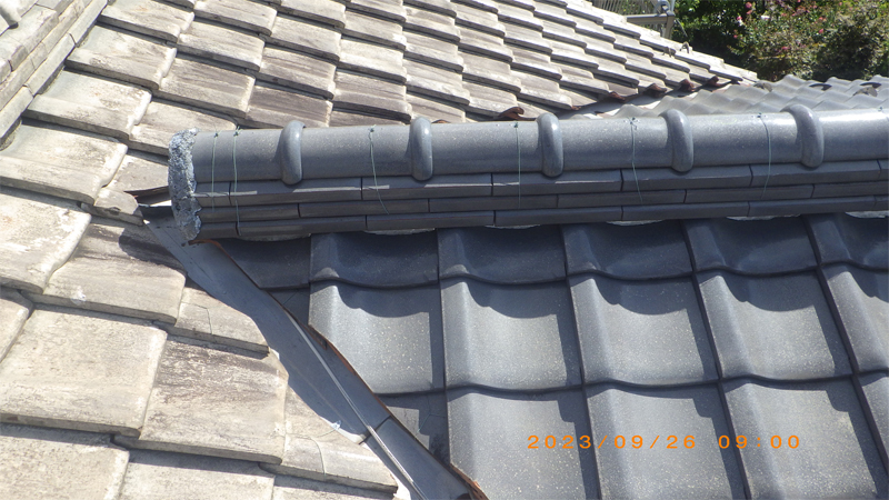 新しい屋根は、増築時に葺いた和型瓦です